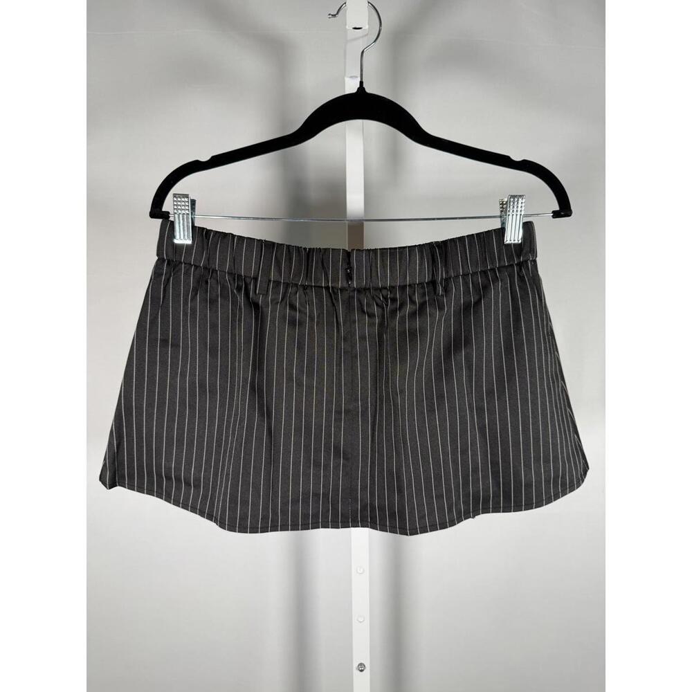 NWT Halara Black Pinstripe Pleated 2-in-1 Built-In Shorts Size Large - Picture 4 of 6